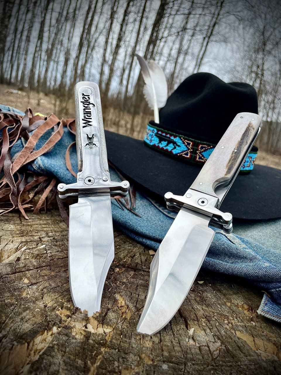 Общий вид складного ножа Wrangler на нейтральном фоне