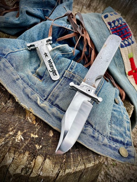 Складной нож Wrangler в сложенном виде с демонстрацией рукояти из рога лося