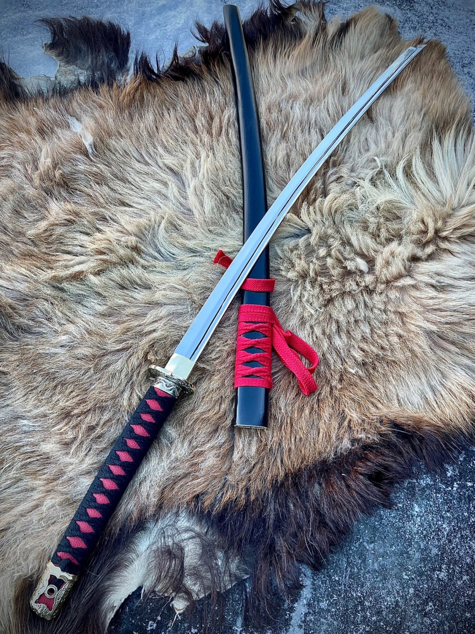 Катана Red Dragon из моностали в черных лакированных ножнах