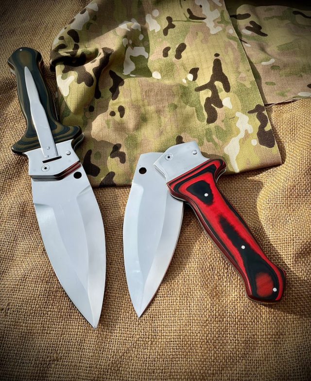 Складной нож Combat Smatchet в раскрытом виде, широкий листовидный клинок