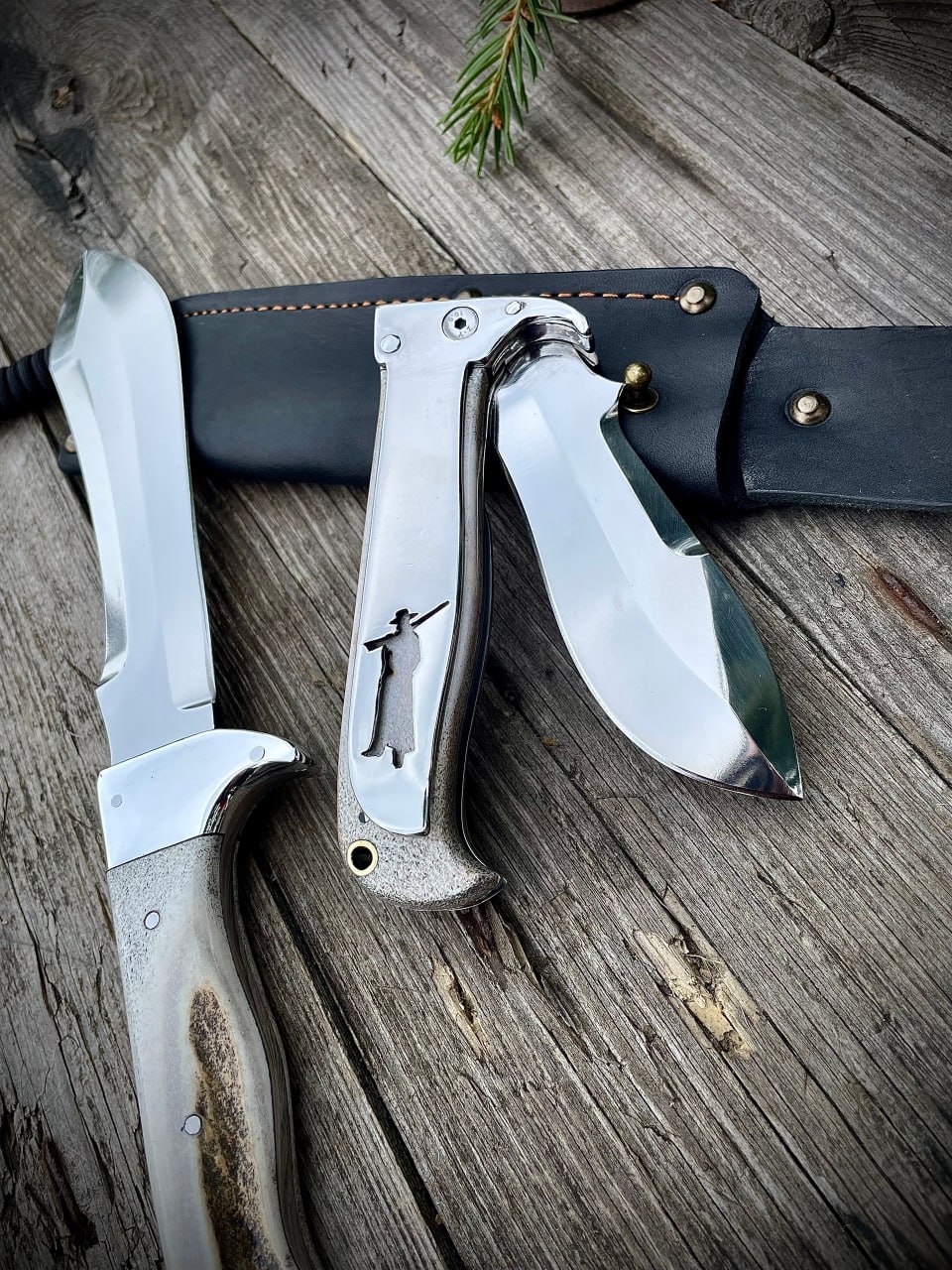 Клинок складного ножа White Hunter (Белый Охотник) крупным планом
