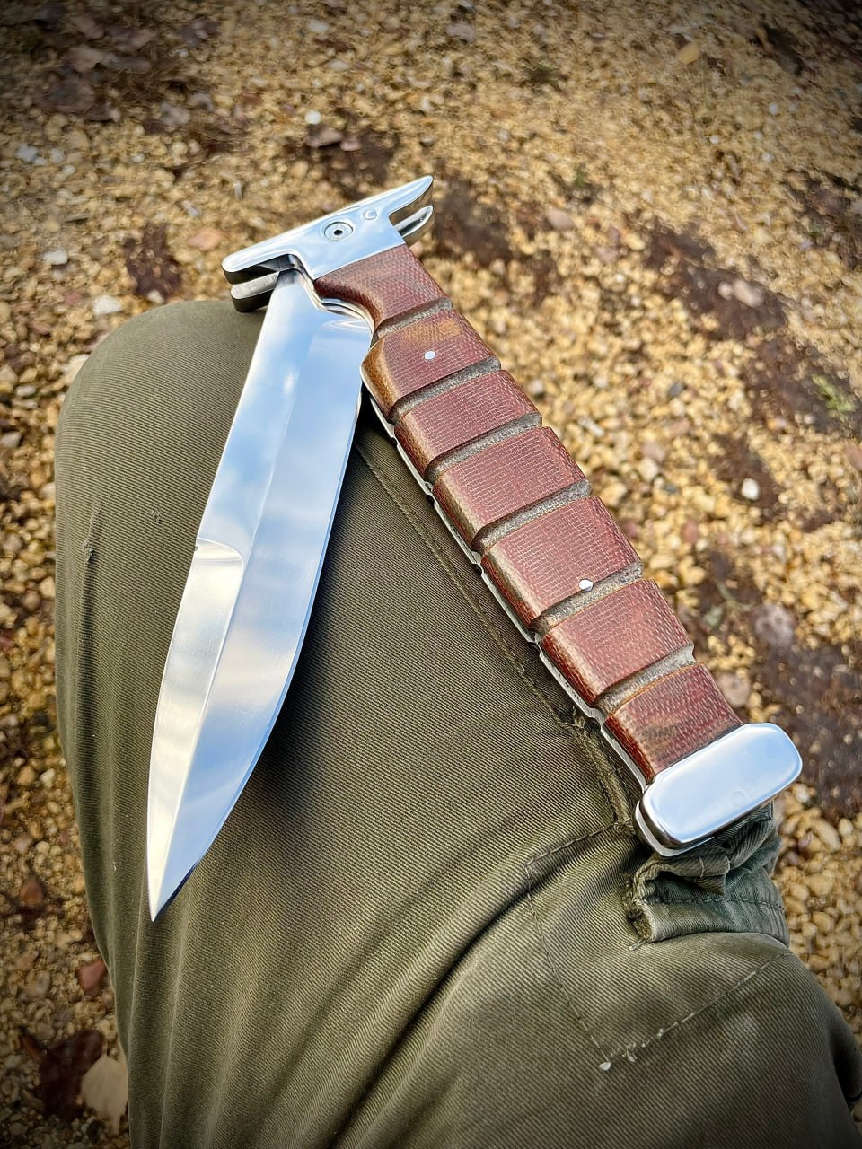 Рукоять складного ножа Mark-3 крупным планом
